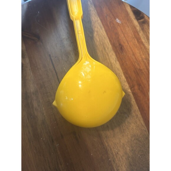 VINTAGE EKCO PLASTIC Solid YELLOW LADLE PRE-OWNED Made In USA Dishwasher Safe - Picture 3 of 6